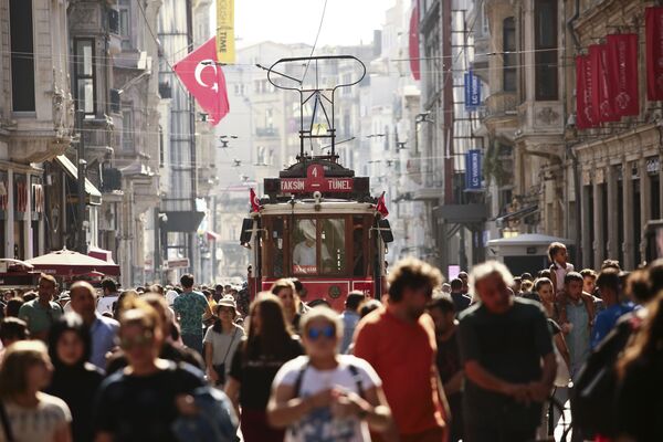 Viena no populārākajām Stambulas ielām – İstiklal Viena no populārākajām Stambulas ielām – İstiklal - Sputnik Latvija