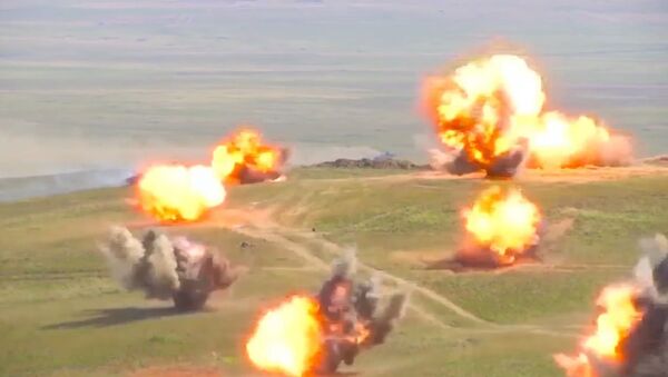 Austrumi 2018 mācību kadri: tankistu un motorizēto kājnieku manevri - Sputnik Latvija