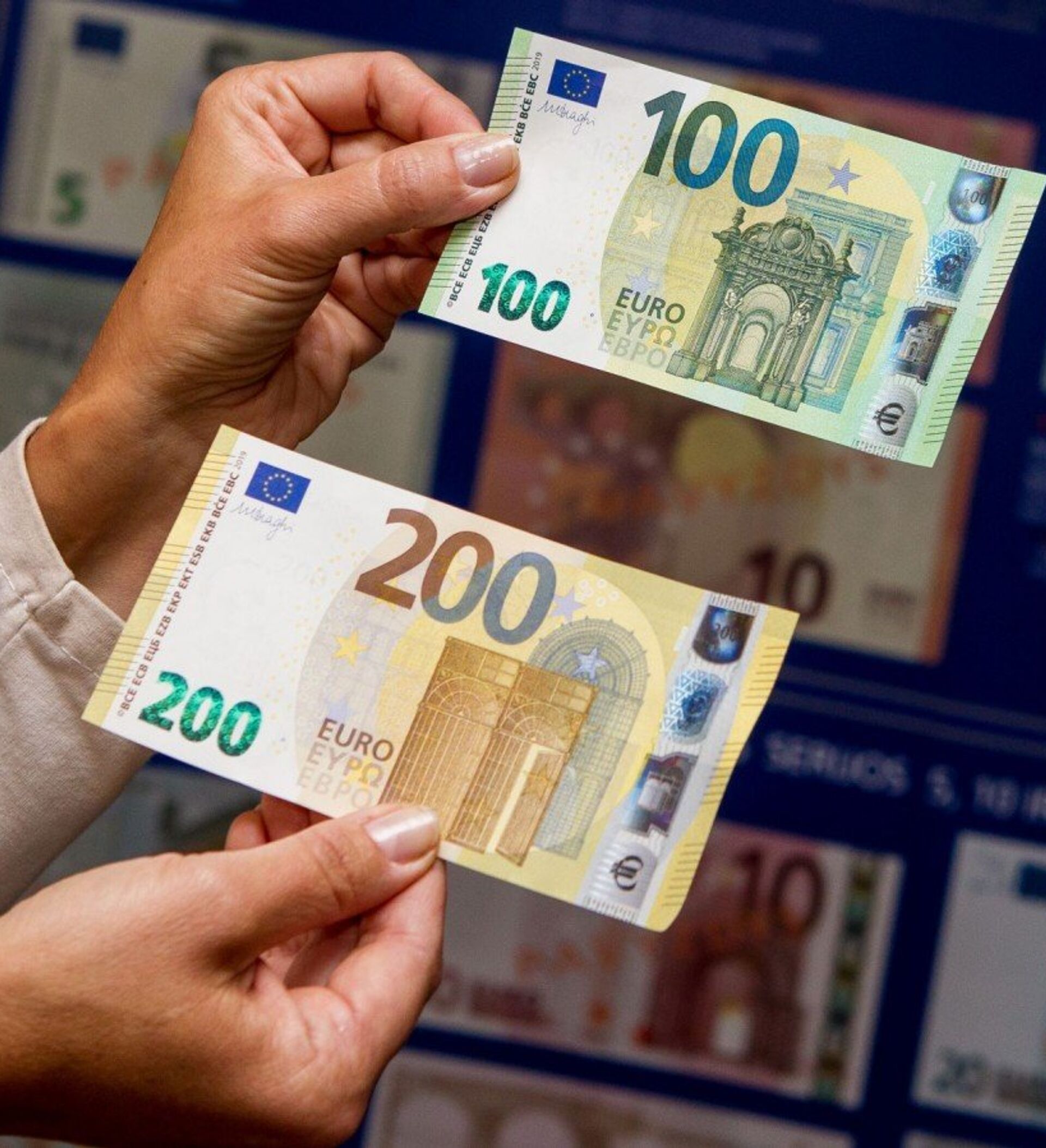 Купюра валют. Купюра 200 евро. Евро банкноты номинал 200. Новые купюры евро. 100 И 200 евро.