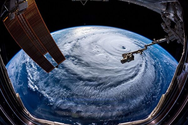 Ураган Флоренс, сфотографированный астронавтом Александром Герстом с МКС - Sputnik Латвия