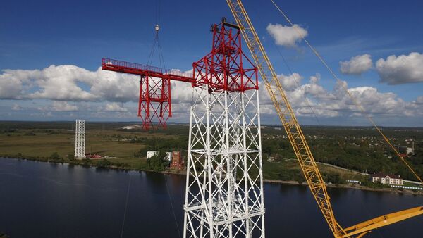 Elektroenerģijas padeves līnijas balstu montāža Pregoļskas TEC pieslēgumam - Sputnik Latvija