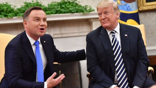 Президент Польши Анджей Дуда и президент США Дональд Трамп - Sputnik Латвия