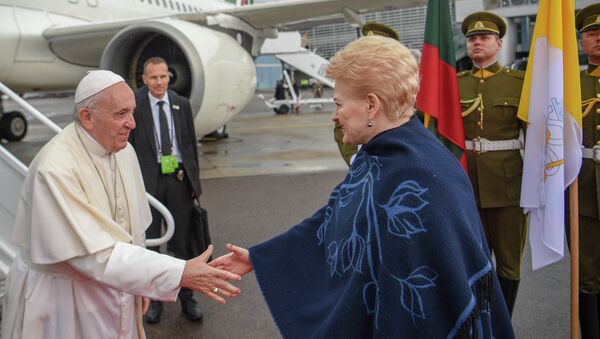Папа римский Франциск и президент Литвы Даля Грибаускайте, 22 сентября 2018 года - Sputnik Латвия