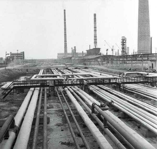 Мажейкяйкский нефтеперерабатывающий завод Мажейкяйкский нефтеперерабатывающий завод - Sputnik Латвия