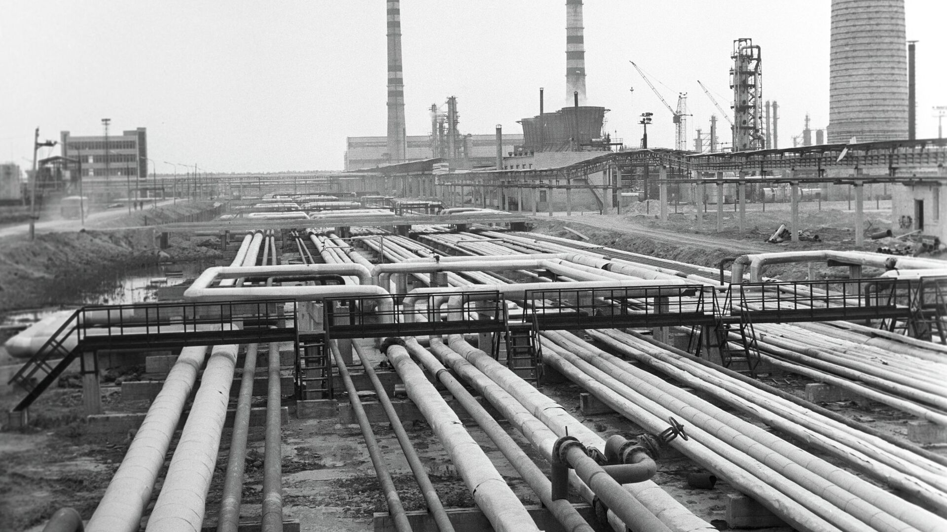 Мажейкяйкский нефтеперерабатывающий завод - Sputnik Латвия, 1920, 25.03.2022