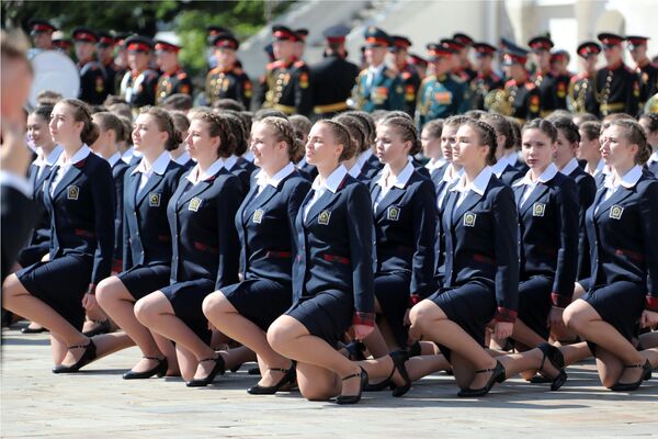 Объединенный выпуск воспитанниц Московского кадетского корпуса Пансион воспитанниц Министерства обороны РФ - Sputnik Латвия