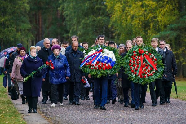 Kauns šiem cilvēkiem: Latvijas valdība aizmirsa par Salaspils atbrīvošanu Kauns šiem cilvēkiem: Latvijas valdība aizmirsa par Salaspils atbrīvošanu - Sputnik Latvija