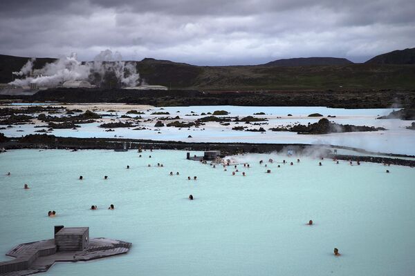 Голубая лагуна – геотермальное озеро на полуострове Рейкьянес в Исландии - Sputnik Латвия