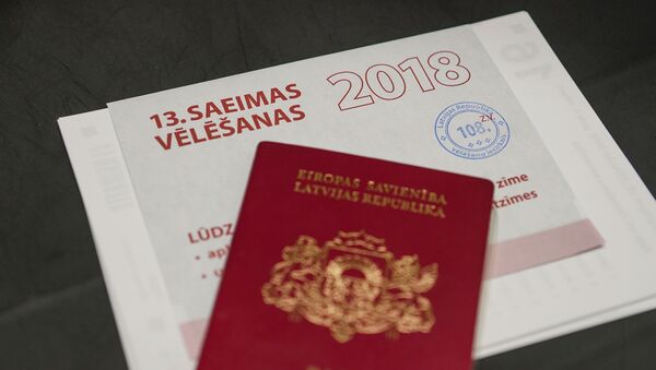 Бюллетень для голосования и паспорт гражданина Латвийской республики - Sputnik Латвия
