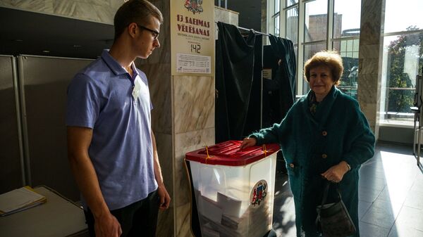 Лидер партии Русский союз Латвии Татьяна Жданок проголосовала на выборах - Sputnik Латвия