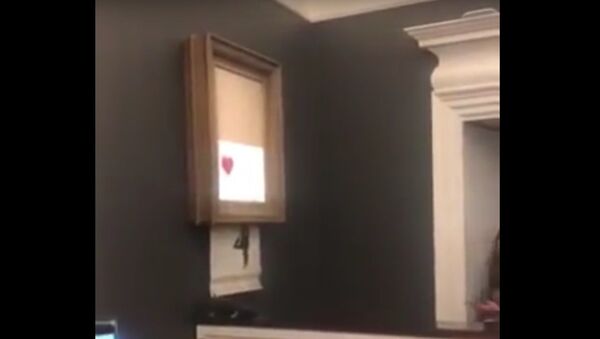 Картина Бэнкси самоуничтожилась после продажи на Sotheby’s - Sputnik Latvija