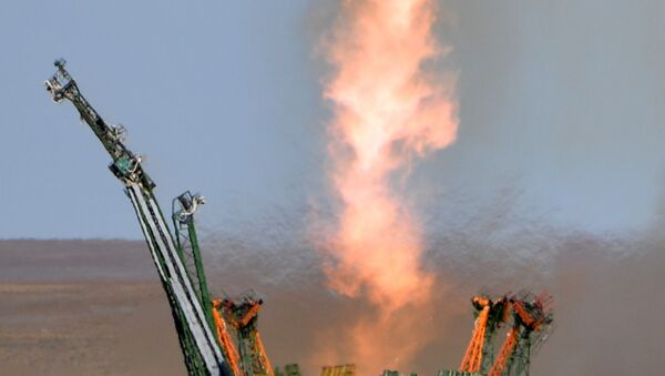 Старт ракеты-носителя Союз-ФГ с пилотируемым кораблем Союз МС-10 - Sputnik Латвия