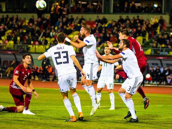 Футболисты сборных Латвии и Грузии в матче Лиги наций. Рига, 16 октября 2018 - Sputnik Латвия