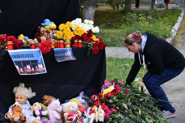 Акции памяти о погибших при нападении на колледж в Керчи - Sputnik Латвия