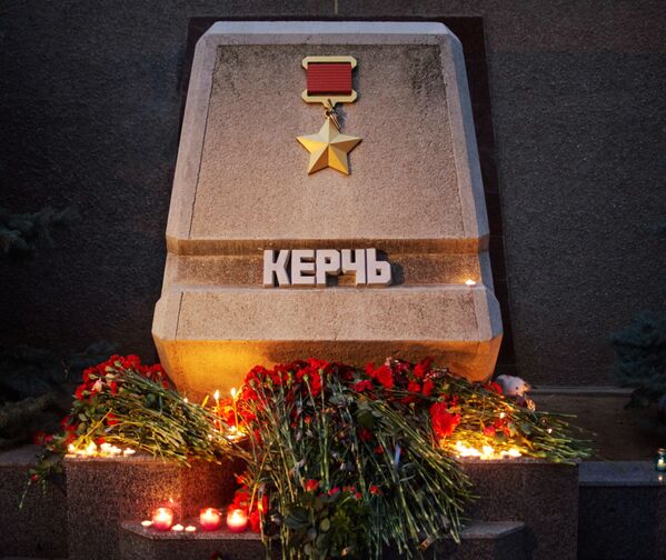 Акции памяти погибших при нападении на керченский колледж - Sputnik Латвия