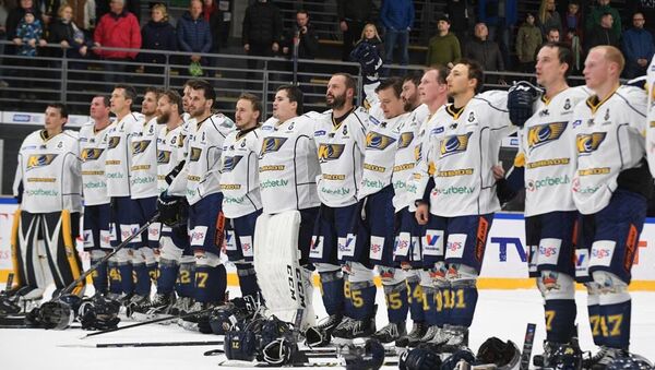 Чемпион Латвии по хоккеюКурбадс выбил из Континентального кубка IIHF  украинский Донбасс - Sputnik Латвия