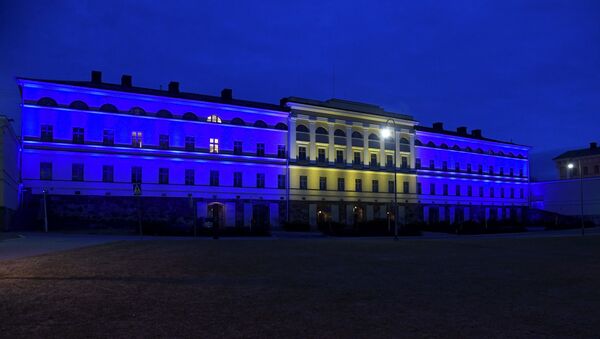 Здание финского Министерства иностранных дел в цветах флага Швеции - Sputnik Латвия