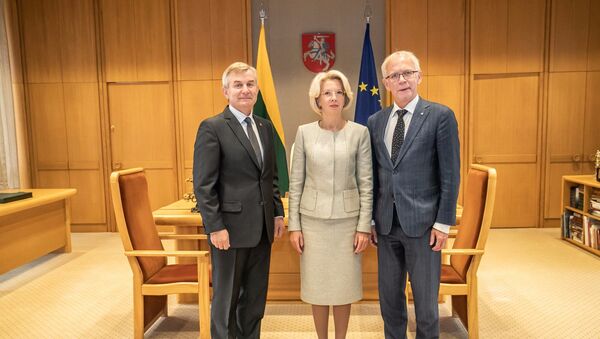 Latvijas, Lietuvas un Igaunijas parlamentu priekšsēdētāji Ināra Mūrniece, Viktors Prancketis un Eiki Nestors  - Sputnik Latvija