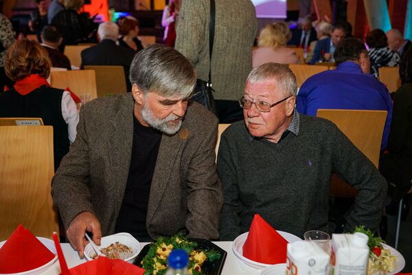 Не расстанусь с комсомолом, буду вечно молодым: Рига отметила 100-летие ВЛКСМ Не расстанусь с комсомолом, буду вечно молодым: Рига отметила 100-летие ВЛКСМ - Sputnik Латвия