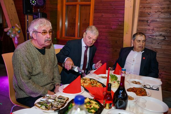Не расстанусь с комсомолом, буду вечно молодым: Рига отметила 100-летие ВЛКСМ Не расстанусь с комсомолом, буду вечно молодым: Рига отметила 100-летие ВЛКСМ - Sputnik Латвия
