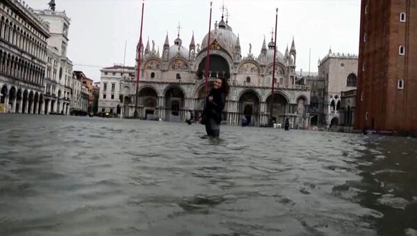 Венеция на 75% затоплена водой - Sputnik Латвия