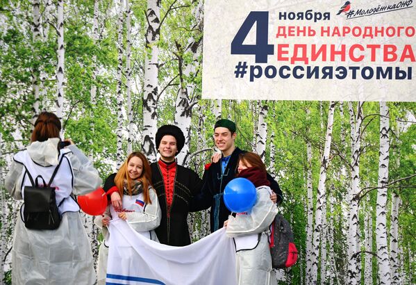 Праздник национальностей на Поклонной горе Праздник национальностей на Поклонной горе - Sputnik Латвия