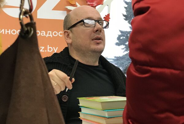 Слава Сэ имел в Минске большой успех: Чувствую себя белорусским писателем! Слава Сэ имел в Минске большой успех: Чувствую себя белорусским писателем! - Sputnik Латвия