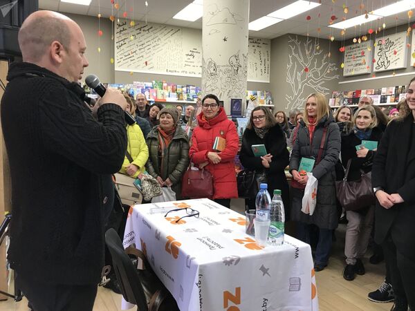 Слава Сэ имел в Минске большой успех: Чувствую себя белорусским писателем! Слава Сэ имел в Минске большой успех: Чувствую себя белорусским писателем! - Sputnik Латвия