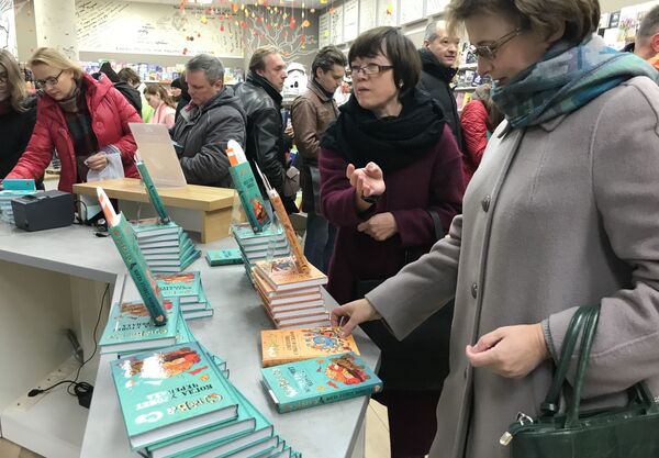 Слава Сэ имел в Минске большой успех: Чувствую себя белорусским писателем! Слава Сэ имел в Минске большой успех: Чувствую себя белорусским писателем! - Sputnik Латвия